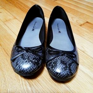 American Eagle by Payless Flora Exotic Flats. Size 9.